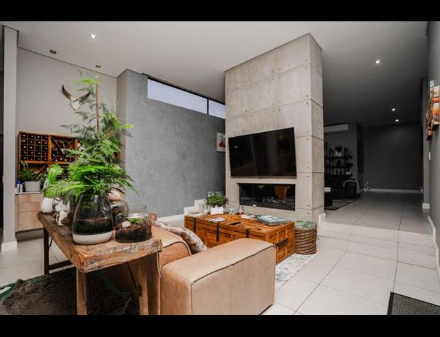 5 BEDROOM HOUSE FOR SALE IN MIDSTREAM RIDGE